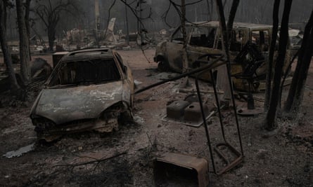 Vehicles lie damaged in the aftermath of the Obenchain Fire in Eagle Point, Oregon