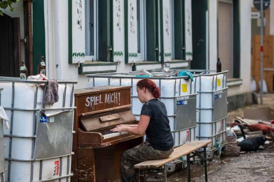 Elisabeth Parschaun playing piano in the street