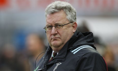 Director of rugby John Kingston is to leave Harlequins at the end of the season despite agreeing a contract extension in January