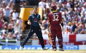 Woakes indicates that Campbell lost for 30.
