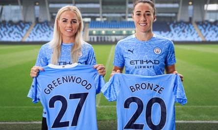 Manchester City unveil new signings Alex Greenwood and Lucy Bronze.