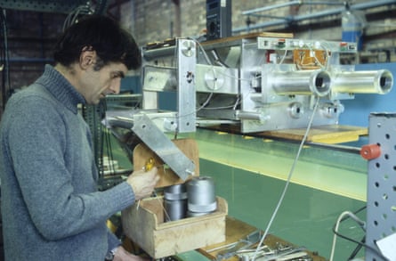 Salter in 1976, working on his ‘duck’ device.