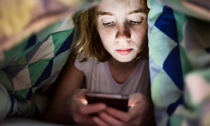 Stop children using smartphones until they are 13, says French report | France | The Guardian