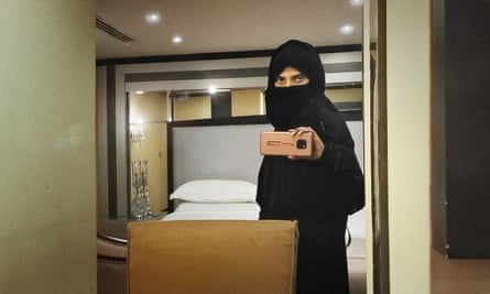 Saudi Runaway follows Muna, a young Saudi Arabian woman.