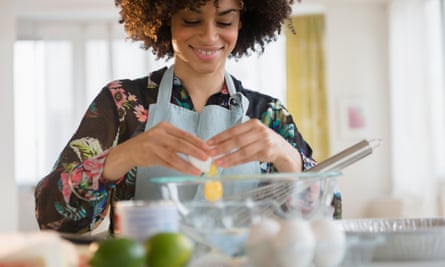 Can we sustainably wash dishes with steam?