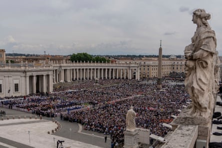 A crowd in St Peter’s Square