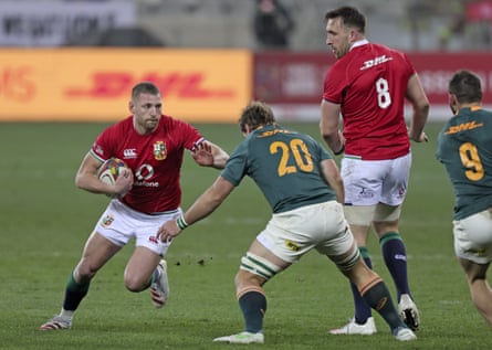 Finn Russell takes on the Springboks’ defence in Cape Town, South Africa, in 2021