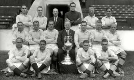 Manchester City’s triumphant title-winning lineup from 1936-37.
