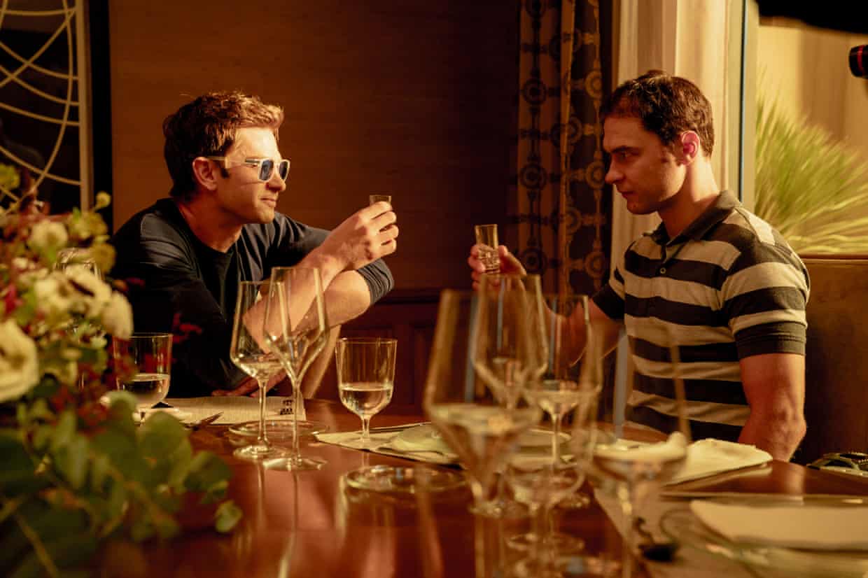 Andrew Garfield as Sam Altman and Yura Borisov as Ilya Sutskever in Artificial.