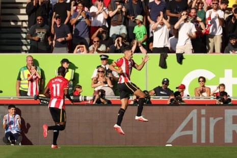 Brentford's Vitaly Janelt celebrates scoring the team's second goal.