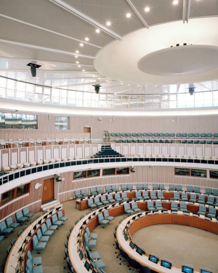 Poderíamos ter 13 milhões de peças novas, por favor? O surpreendente renascimento de £ 42 milhões do modernismo...