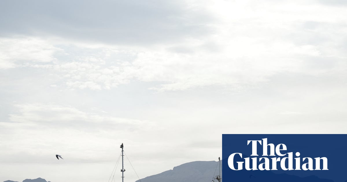 UK and France host summit on strait of Hormuz as depleted British fleet limits role