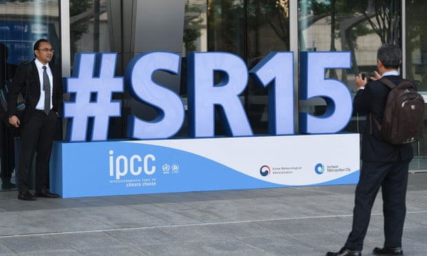 Attendees take a photo before the opening of the 48th session of the IPCC in Incheon