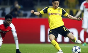 Shinji Kagawa scores for Dortmund.