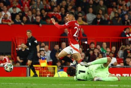Antony moving pinch nan shot for Manchester United.