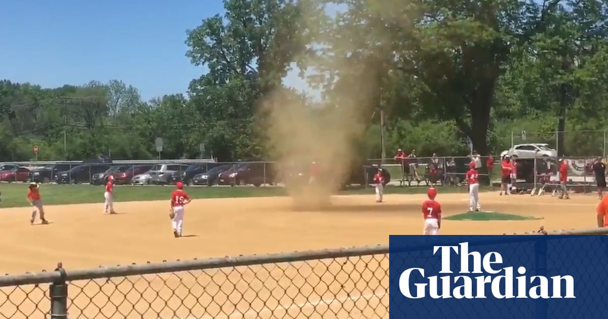 'Tornado timeout' Dust devil halts Little League baseball game video