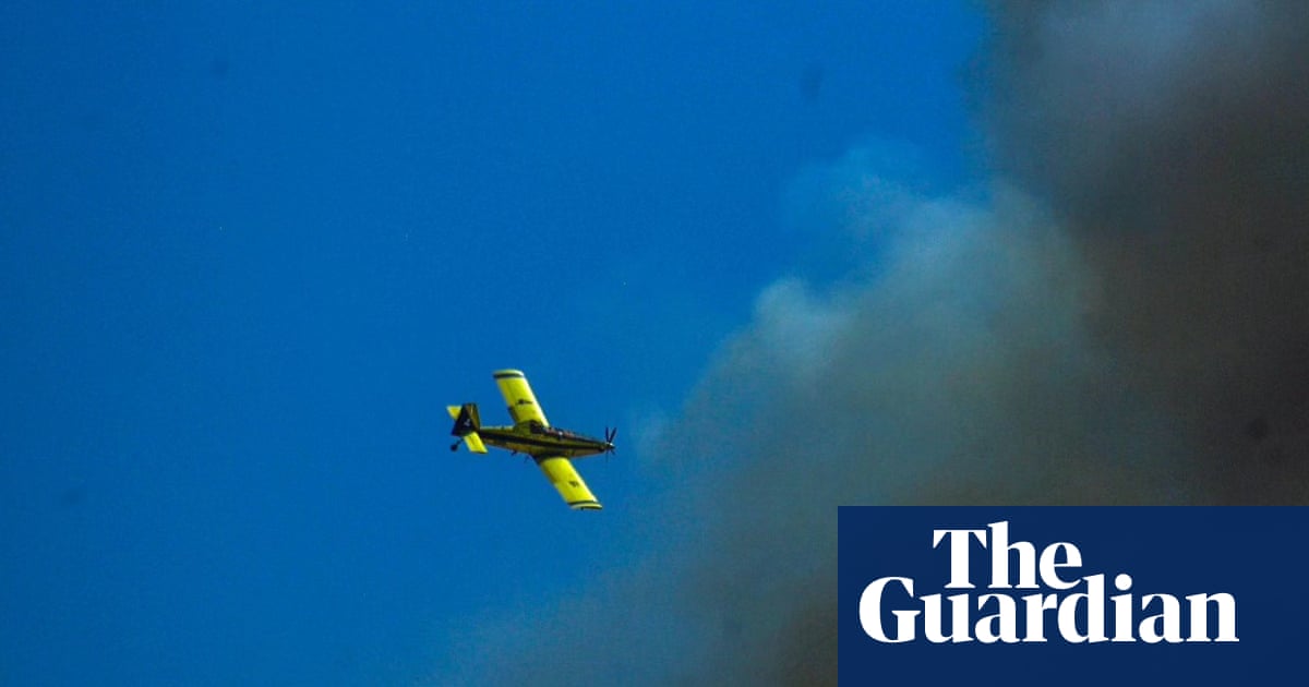 Western Australian farmer dies trying to protect property from fast-moving bushfire