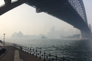 Cầu cảng Sydney và Nhà hát lớn bị che phủ bởi khói lửa vào thứ năm