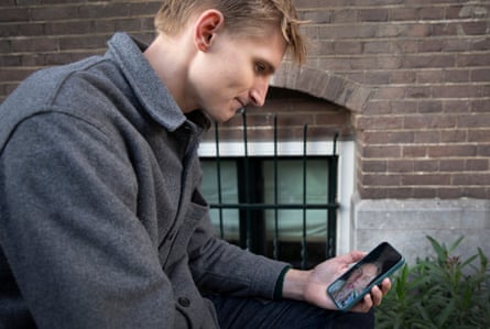 Loek Hartog talks to fellow driver Ollie Millroy on a video call