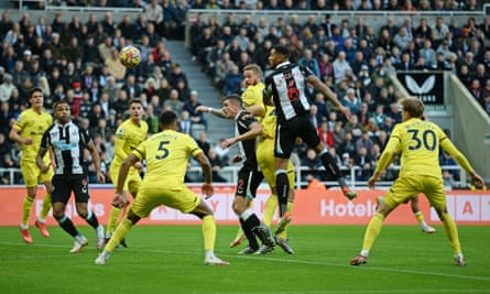 Jamaal Lascelles scores the opening goal