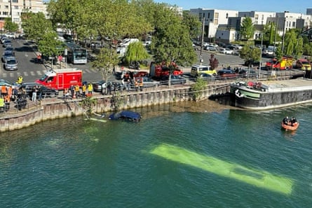 A bus submerged in the Seine