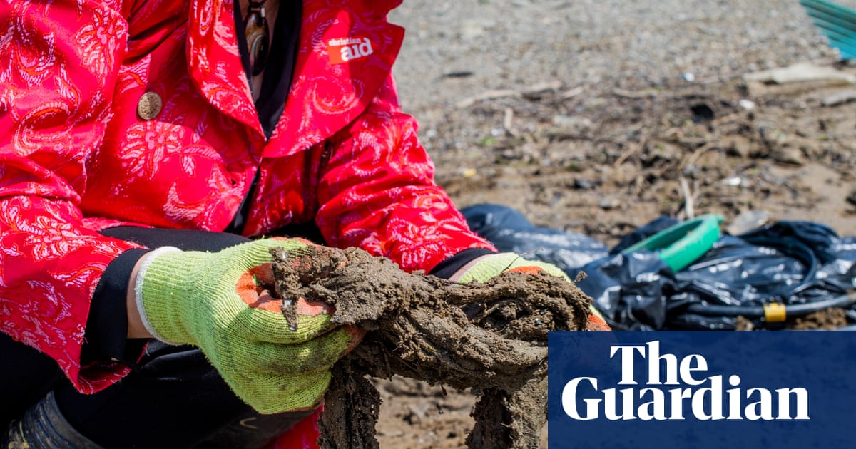 Make wet wipe producers pay for polluting England’s waterways, says report | Pollution Make wet wipe producers pay for polluting England’s waterways, says report | Pollution