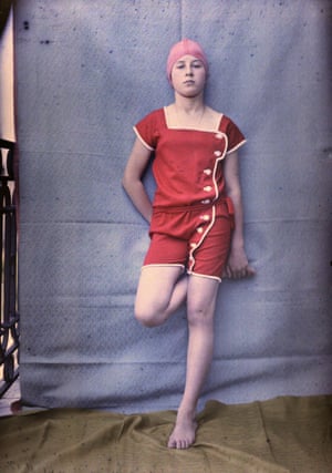 In Praise of Anonymous Photography)