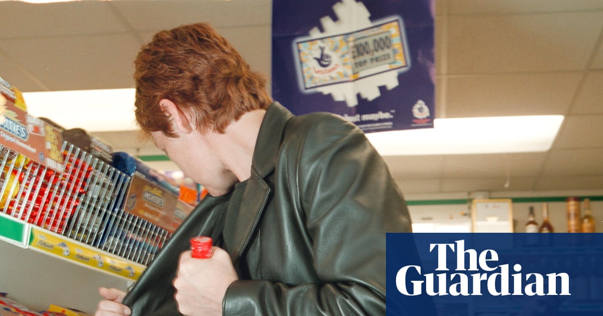 Starmer says ‘tide could be turning’ on shoplifting in England and Wales