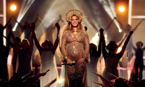A pregnant Beyoncé at the Grammy awards