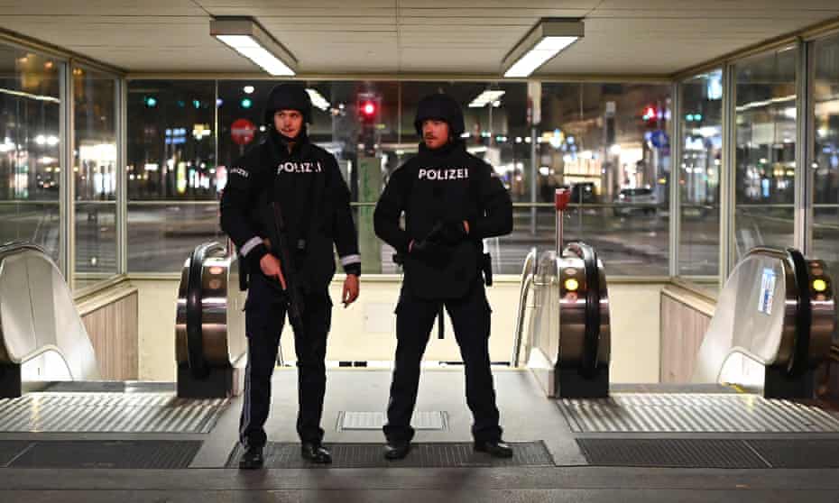 AUSTRIA-SHOOTING-POLICE-ATTACKArmed policemen patrol near the state opera in the center of Vienna on 2 November 2 following shooting attacks in the Austrian capital.