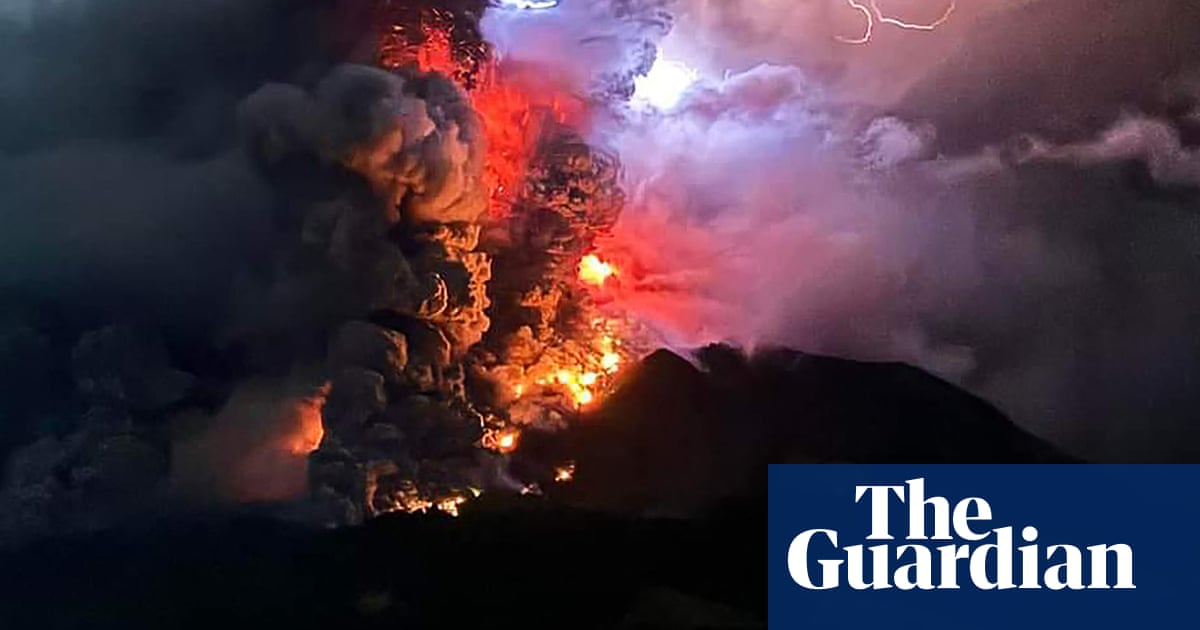 Indonesia issues tsunami alert as volcano erupts | Indonesia Indonesia issues tsunami alert as volcano erupts | Indonesia