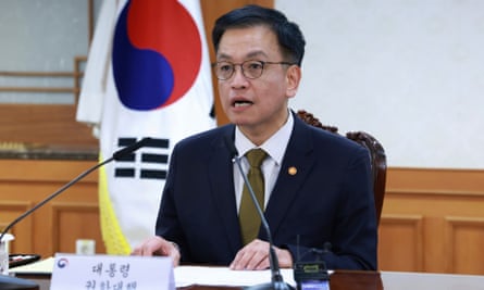 Choi Sang-mok habla en el complejo gubernamental en Seúl, Corea del Sur, el viernes 27 de diciembre de 2024