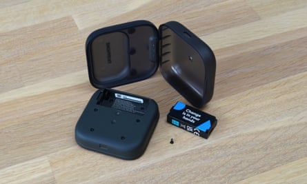 The Fairphone Fairbuds case dismantled showing the components including the removable battery.