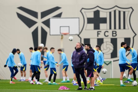 Barcelona’s head coach, Hansi Flick, with his team during training.