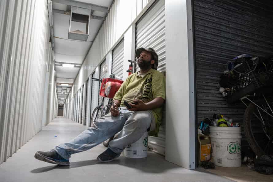 Spell cools off while unloading belongings into his storage container on 10 June as temperatures hit 112F in Phonenix.