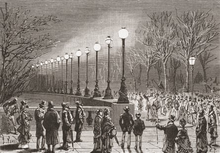 Crowds admiring the electric lights on Victoria Docks, London, in the 19th century. From El Museo Popular, published 1887.