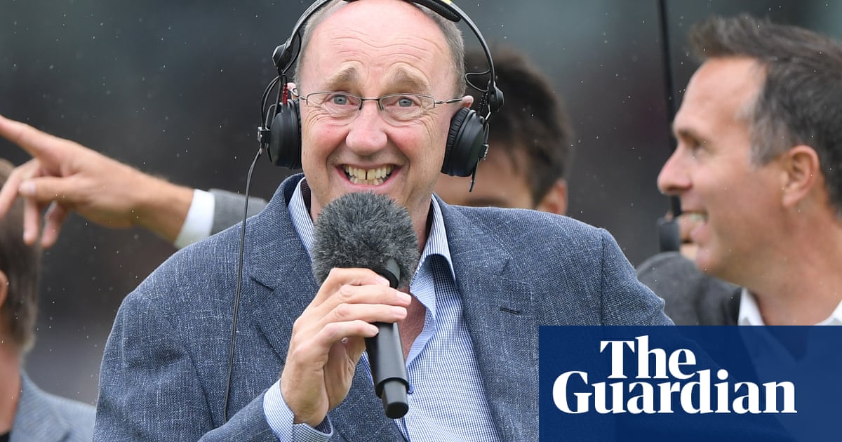 Jonathan Agnew is subject of complaint to BBC over abusive tweets