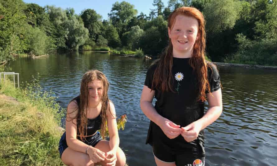 Sophie and Ciara Comerford at the Weir by the Nore river in Kilkenny, Ireland.