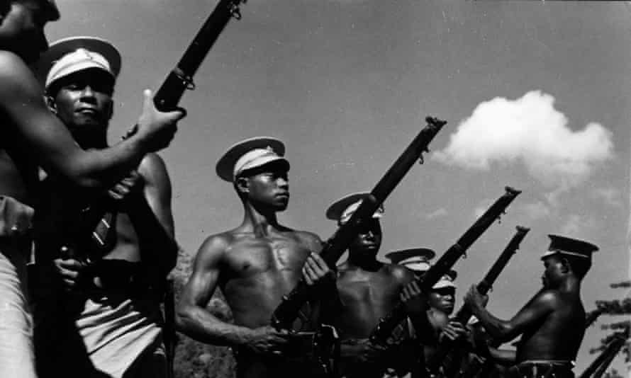 Papua New Guinean troops receiving training during the second world war.