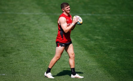 Owen Farrell in training