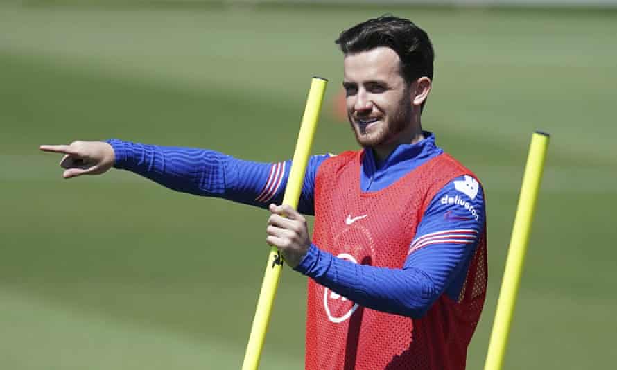 Ben Chilwell fait des gestes lors de l'entraînement avec l'Angleterre avant le début de l'Euro 2020