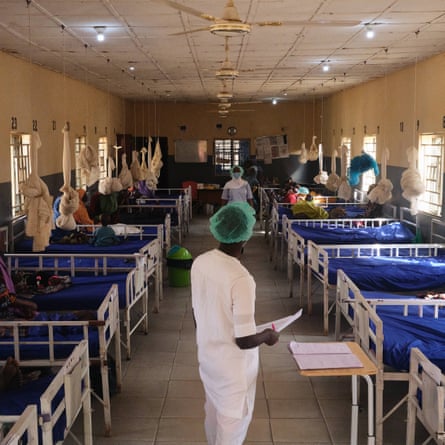 Crianças desnutridas e mães desesperadas: a unidade de saúde na linha de frente...