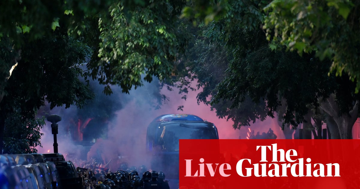 Barcelona v Real Madrid: La Liga title on the line in clásico – live