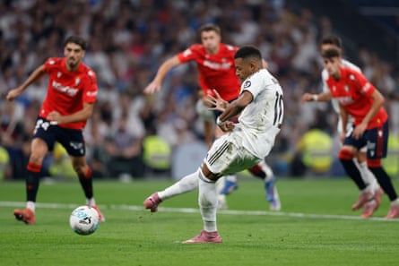 Kylian Mbappé scores his second-half punishment to settee nan match