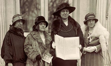 Annie Hughes Griffiths, with Gladys Thomas, Mary Ellis and Elined Prys, holds the Welsh women’s peace petition outside the White House following her delegation’s meeting with President Calvin Coolidge in 1924.