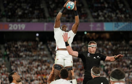 Itoje wins a lineout during England’s 19-7 semi-final victory against New Zealand at the 2019 World Cup