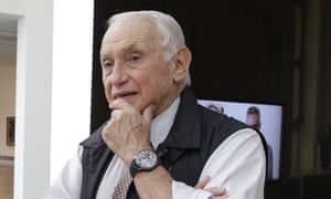 Leslie Wexner will step down as chief executive of Victoria’s Secret, the brand famous for a fashion show featuring scantily clad models.