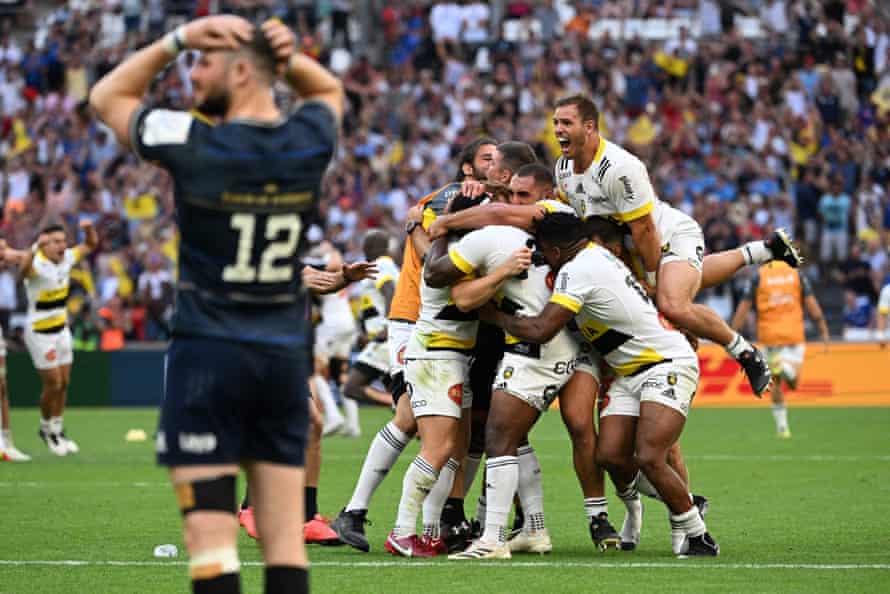 La Rochelle’s players celebrate at the full time whistle.