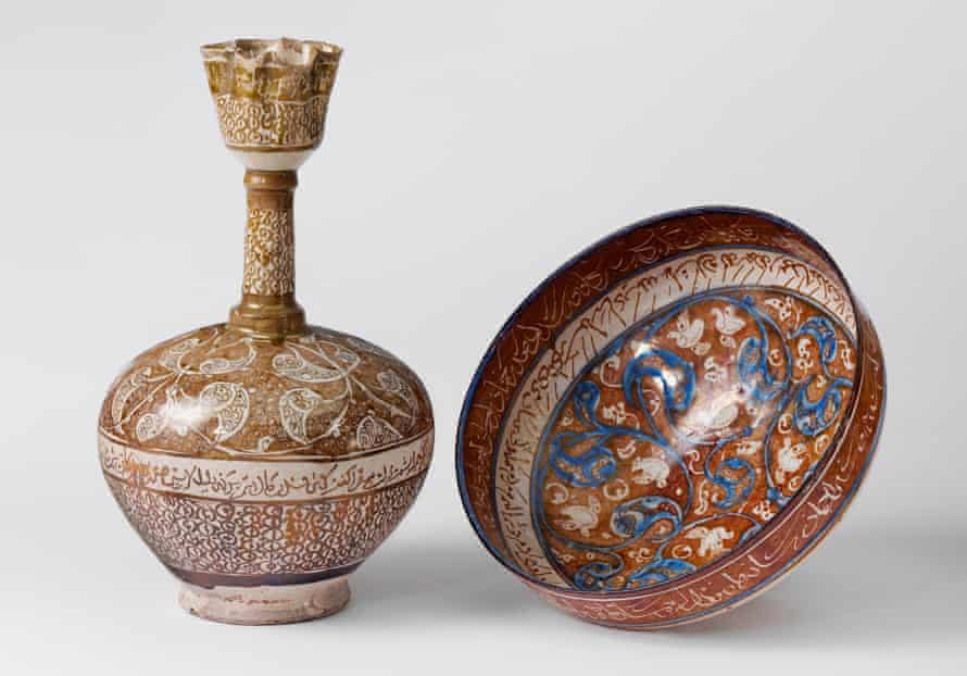 Bottle and bowl with poetry in Persian