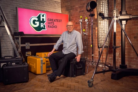 Ken Bruce rejoindra Greatest Hits Radio après plus de trois décennies sur Radio 2.